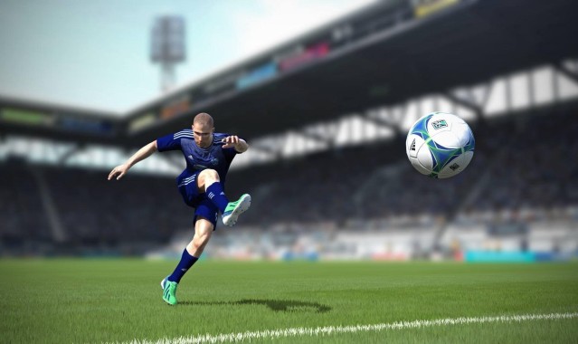 爱游戏官方入口_C罗梅开二度助球队逆转胜利 传奇再续辉煌篇章