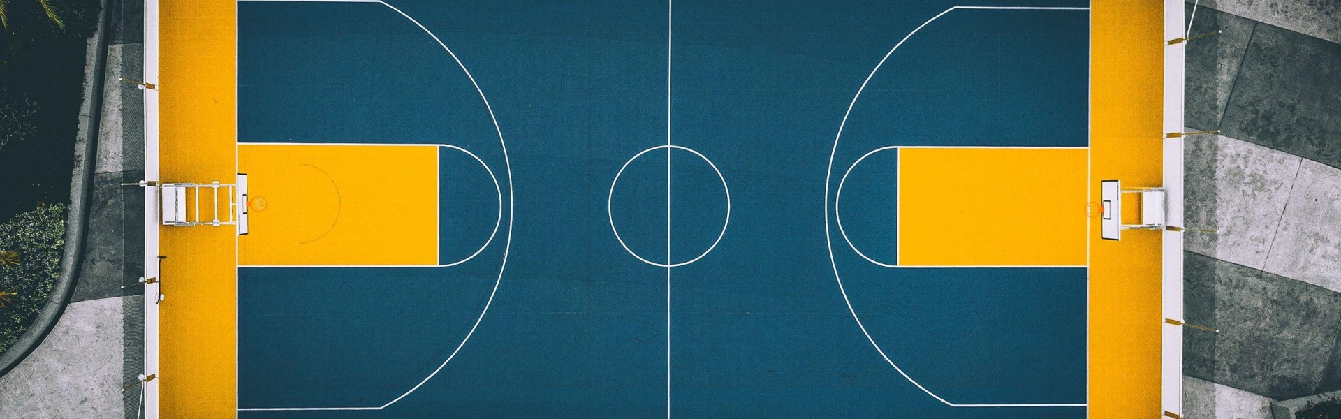 【爱游戏体育】激情对决！曼城德比战上演巅峰之战，蓝月亮险胜红魔