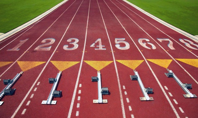 【爱游戏体育】黑马逆袭！无名小将爆冷击败世界冠军，体坛震撼