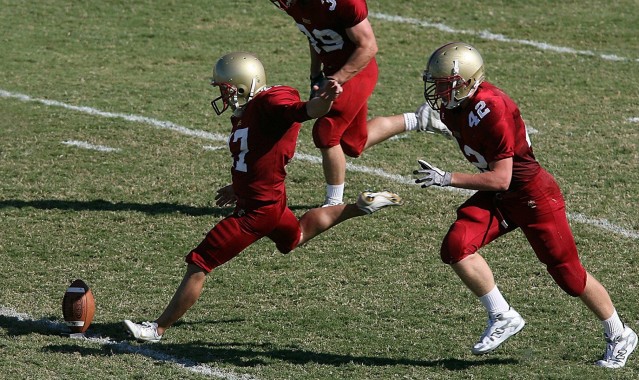 爱游戏官方入口|黑马逆袭！无名小将爆冷击败世界冠军，体坛震撼