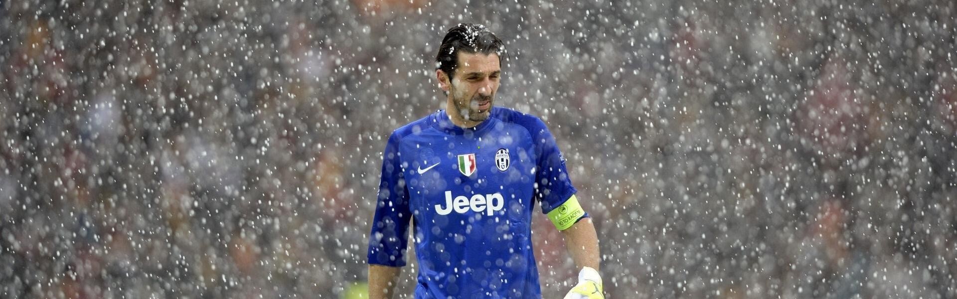 爱游戏官网：NBA总决赛激战正酣 勇士队逆转取胜扳平大比分