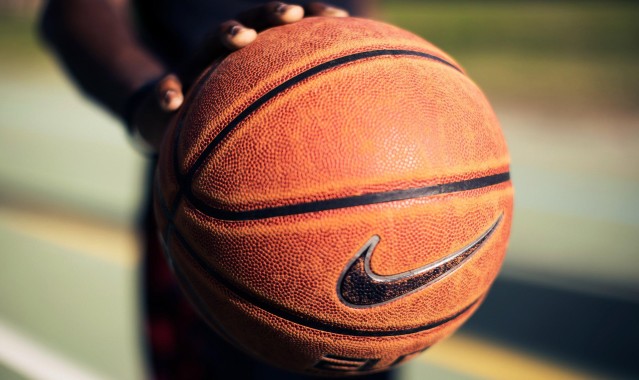 爱游戏官方入口：女子体育蓬勃发展 新时代女性运动员再创辉煌