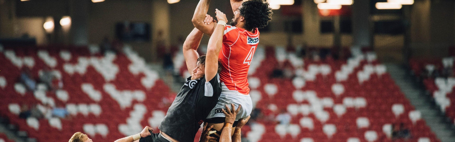 爱游戏官网_综合格斗巨星李康豪强势卫冕，创下亚洲选手新纪录