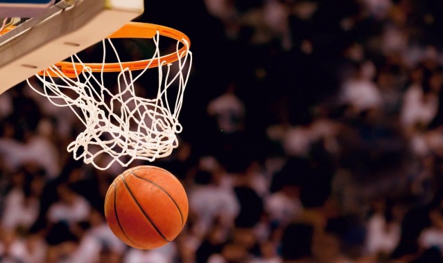 爱游戏官方入口：激情对决！同城德比战引爆全场，球迷狂欢夜再现经典瞬间