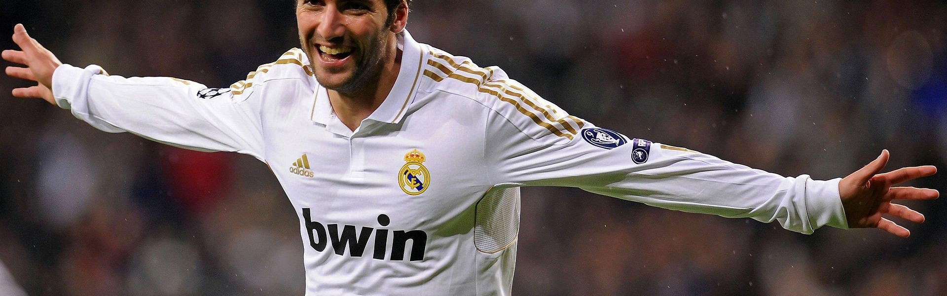 【爱游戏体育】哈兰德梅开二度助曼城豪取五连胜 挪威神锋领跑英超射手榜