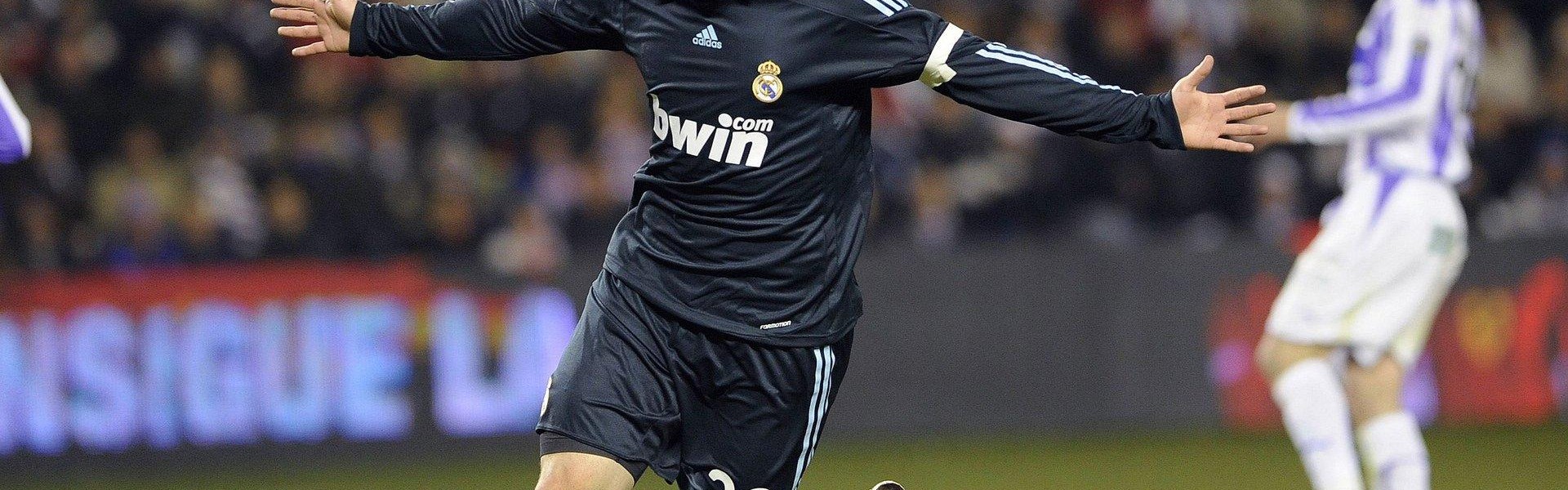 【爱游戏体育】梅西梅开二度助迈阿密国际逆转取胜 球迷沸腾见证球王风采