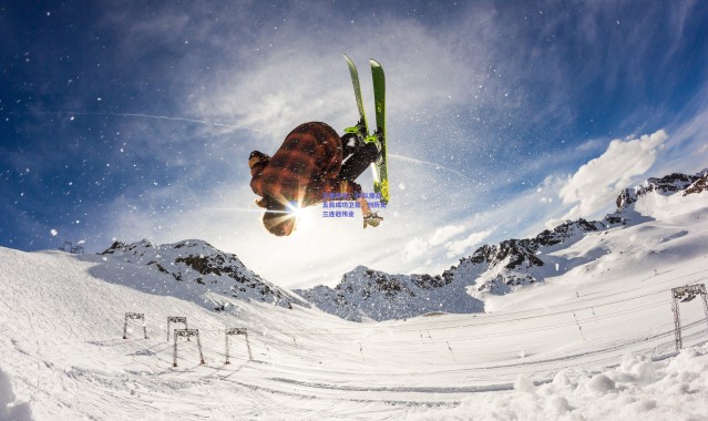 爱游戏官网：王者归来！XX队鏖战五局成功卫冕，创历史三连冠伟业