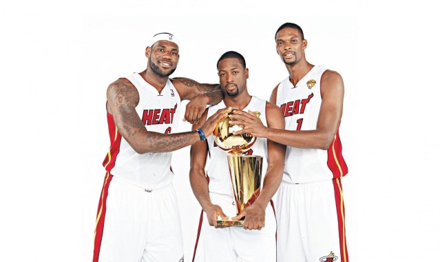 爱游戏-中超联赛激战正酣，争冠保级悬念迭起