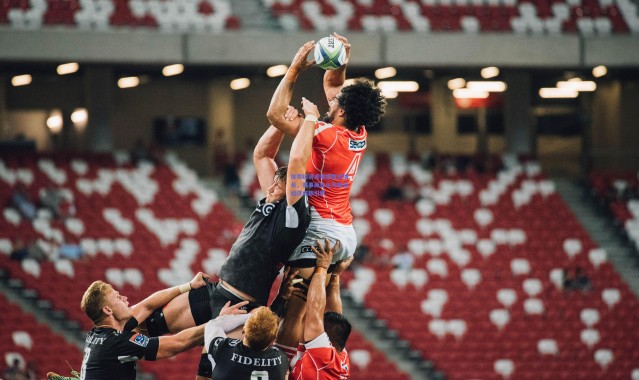 【爱游戏体育】体育经济迎来爆发式增长，赛事商业化与粉丝经济成新引擎