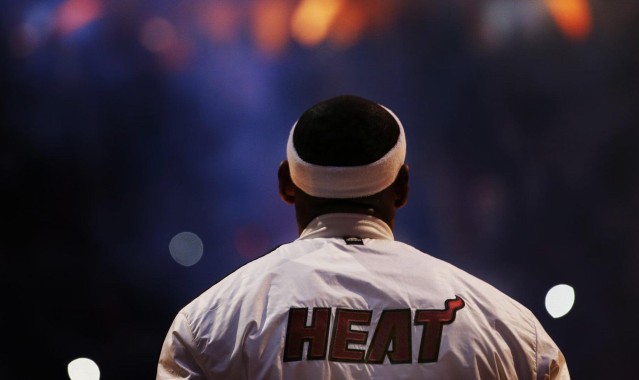 爱游戏|德甲联赛激战正酣，拜仁慕尼黑紧追领头羊勒沃库森