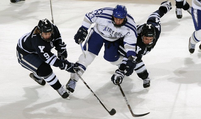 【爱游戏官方入口】体育经济热潮涌动，赛事IP商业化与全民健身消费双轮驱动