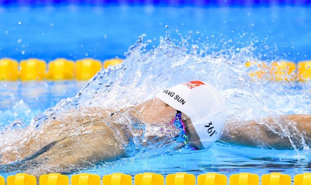 爱游戏：哈兰德梅开二度助曼城大胜 领跑英超射手榜