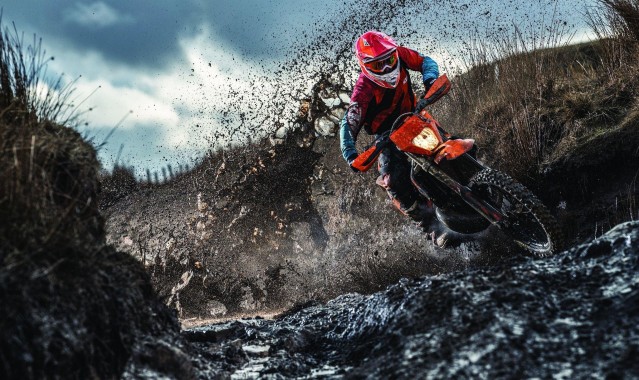 爱游戏|王者归来！卫冕冠军强势登顶，再创历史辉煌